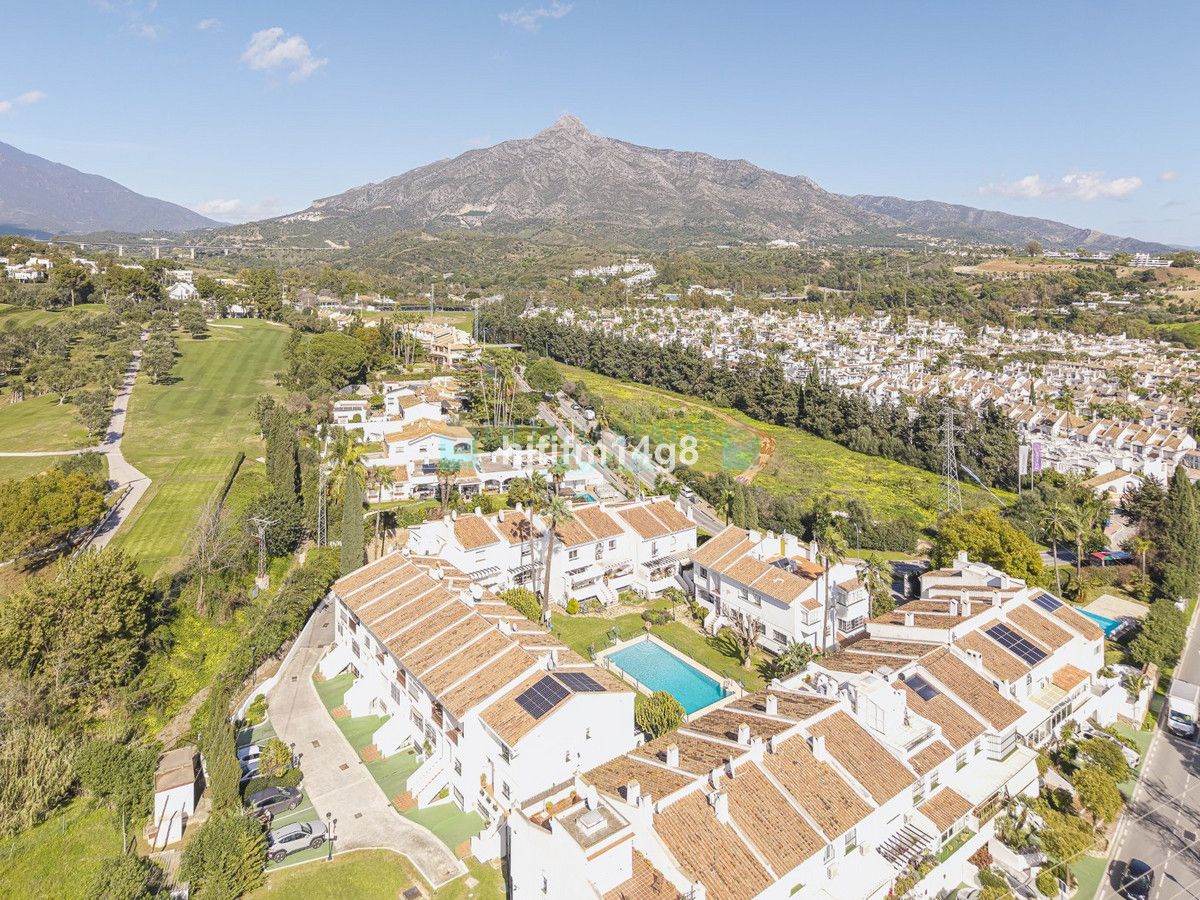 Town House for sale in Nueva Andalucia