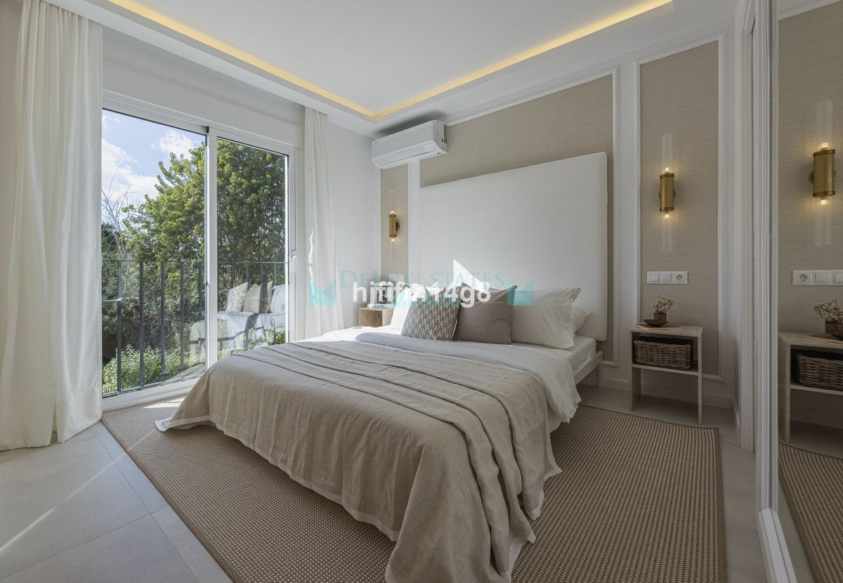 Town House for sale in Nueva Andalucia