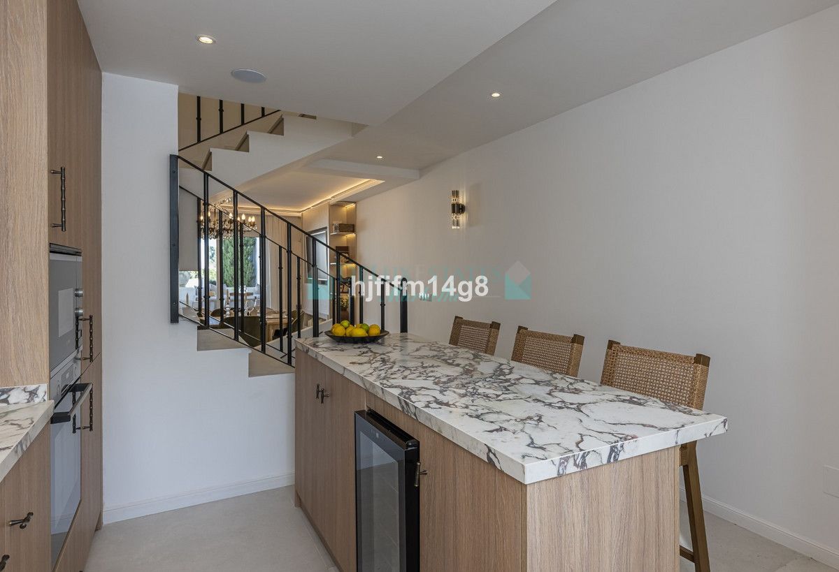 Town House for sale in Nueva Andalucia