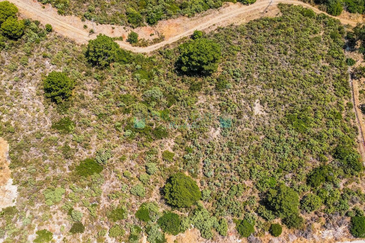 Plot for sale in Benahavis
