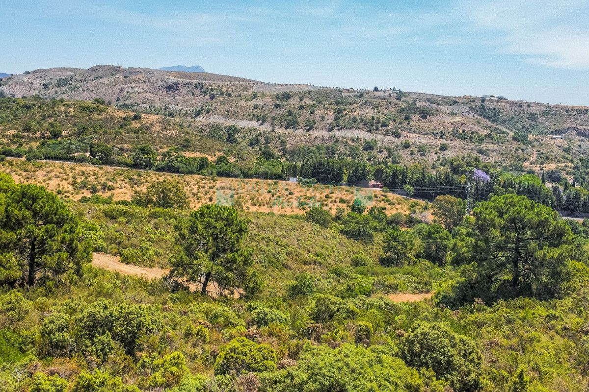 Plot for sale in Benahavis