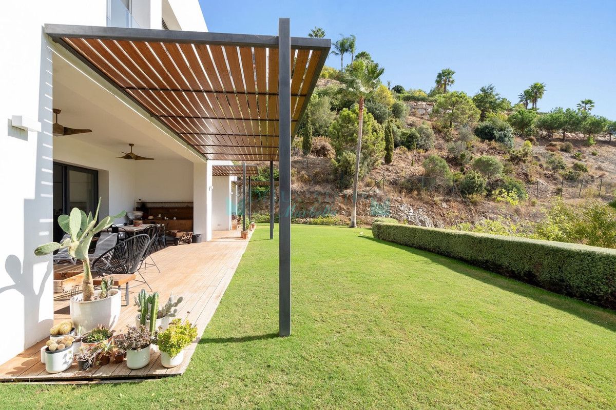 Villa for sale in El Madroñal, Benahavis