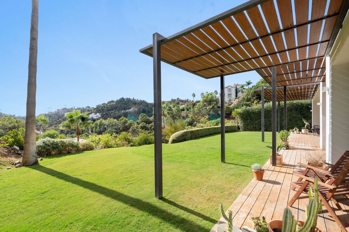 Villa for sale in El Madroñal, Benahavis