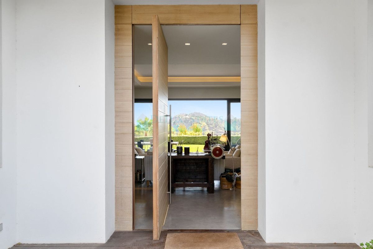 Villa for sale in El Madroñal, Benahavis