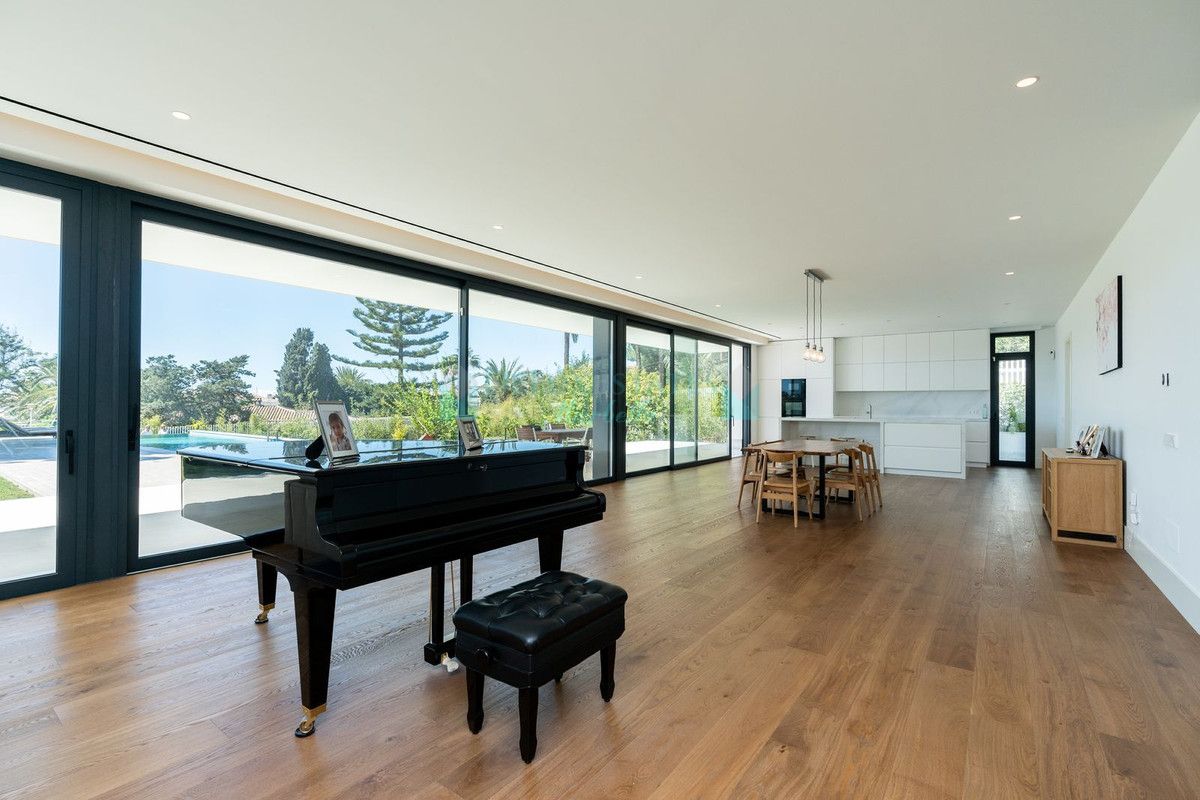 Villa for sale in Marbesa, Marbella East