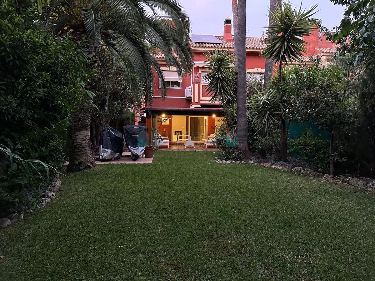 Adosado en venta en Benahavis