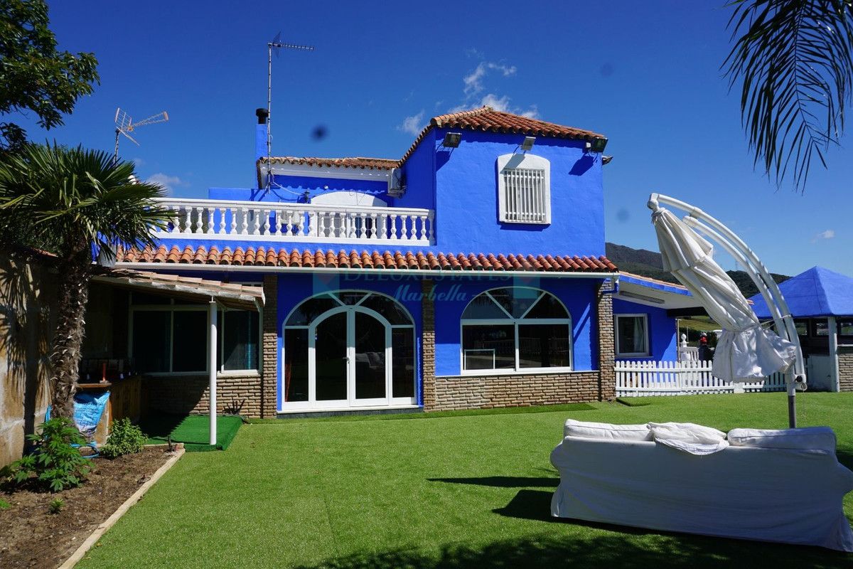 Finca for sale in Estepona