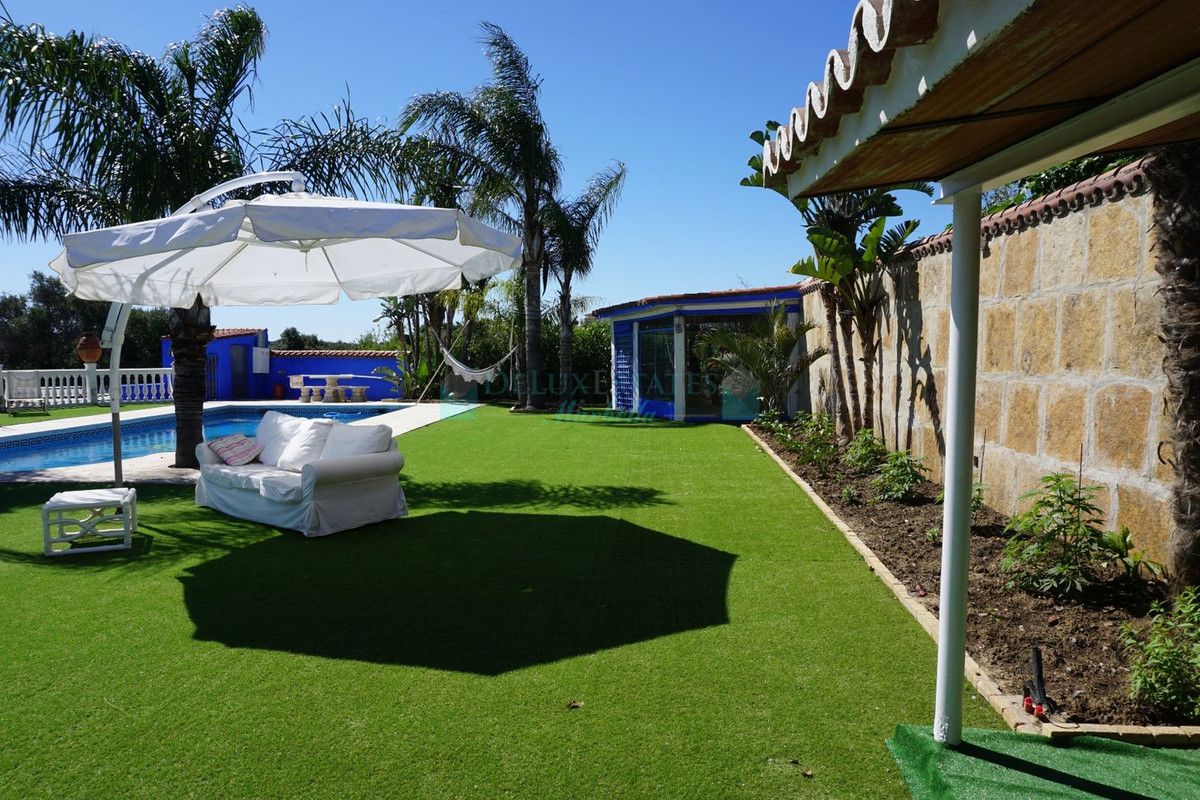 Finca for sale in Estepona