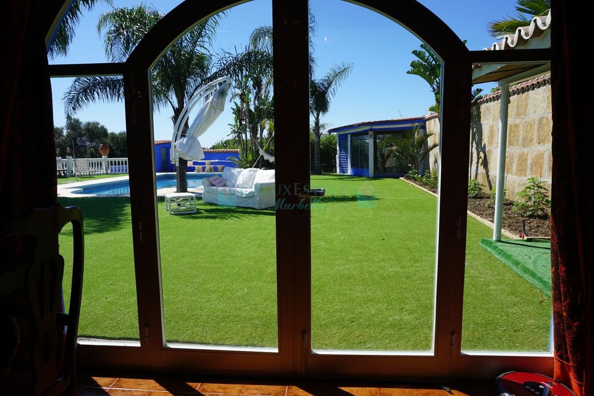 Finca for sale in Estepona