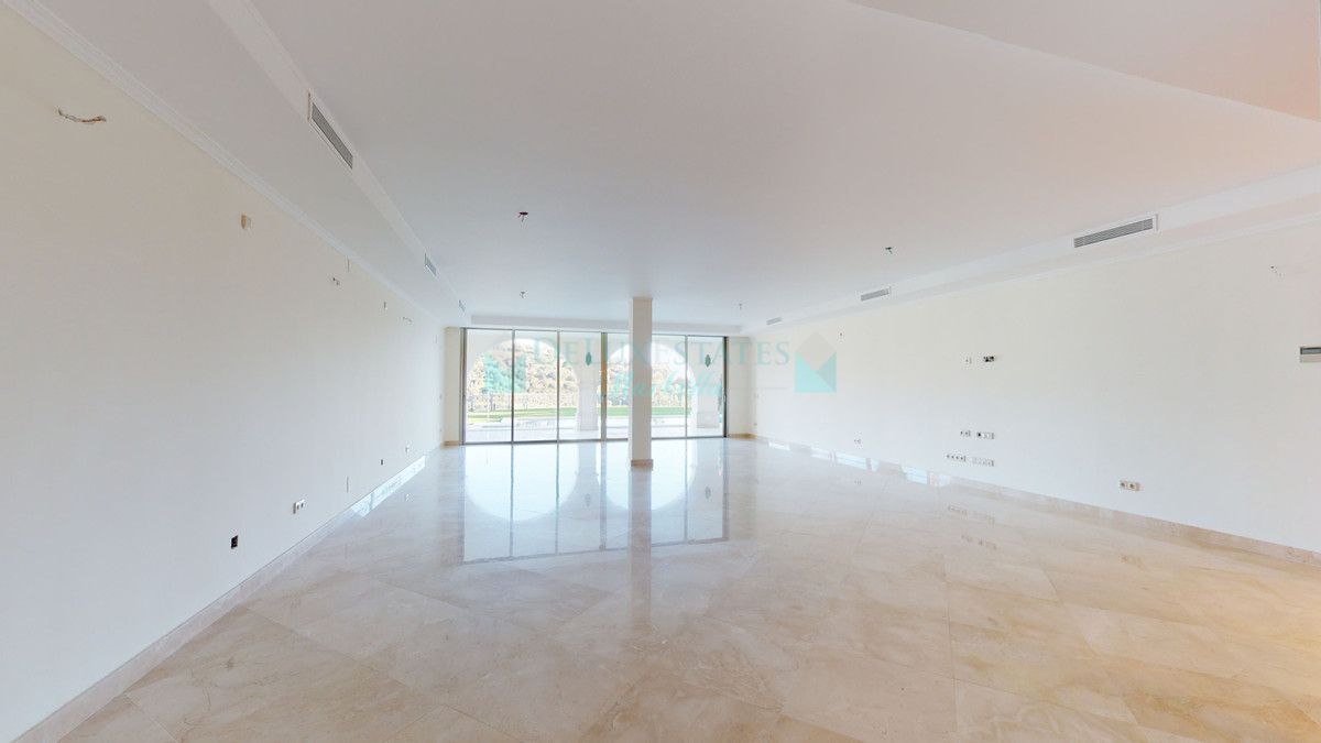 Villa en venta en Los Arqueros, Benahavis