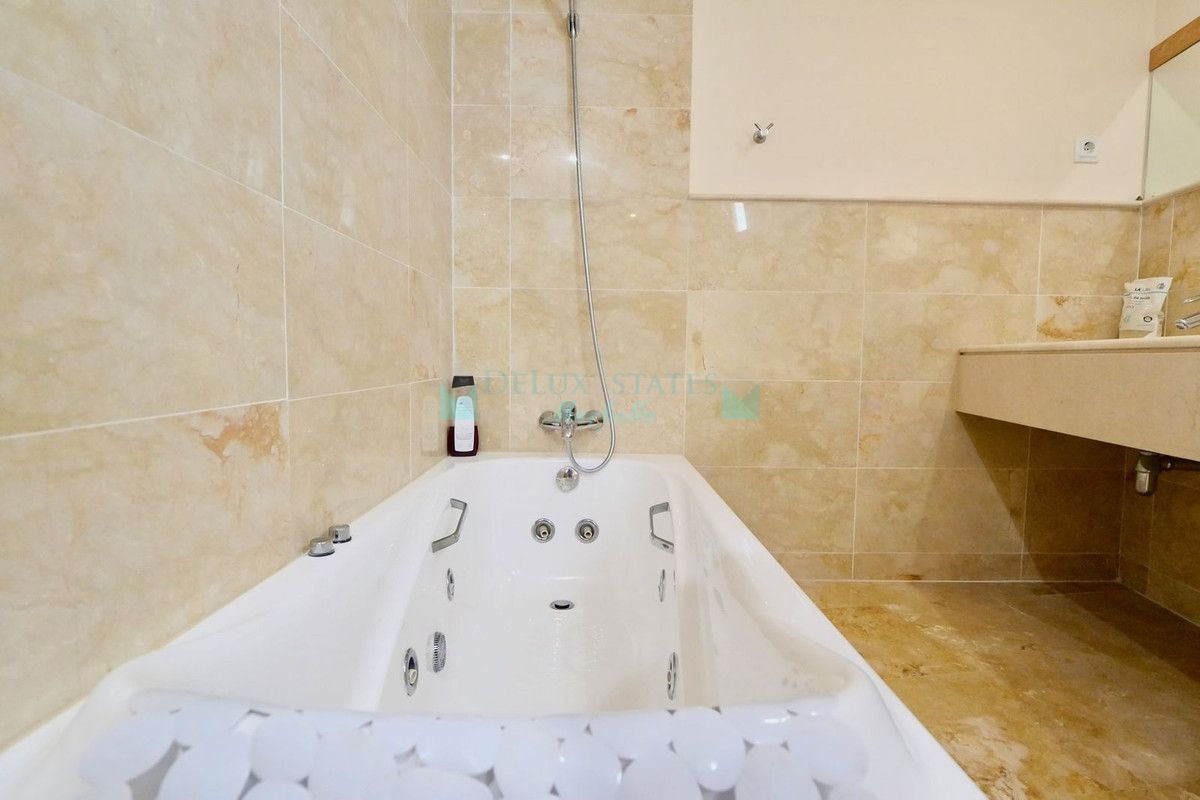 Penthouse for sale in Los Altos de los Monteros, Marbella East