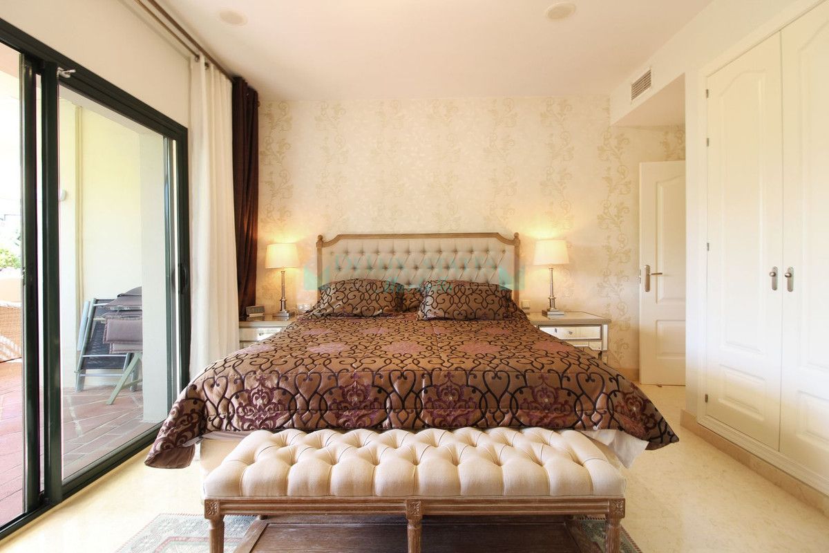 Ground Floor Apartment for sale in Benahavis