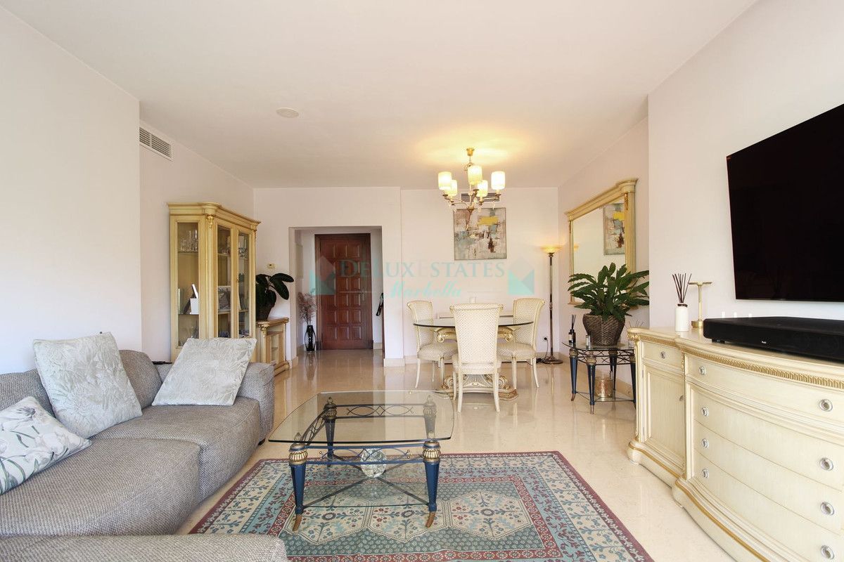 Ground Floor Apartment for sale in Benahavis