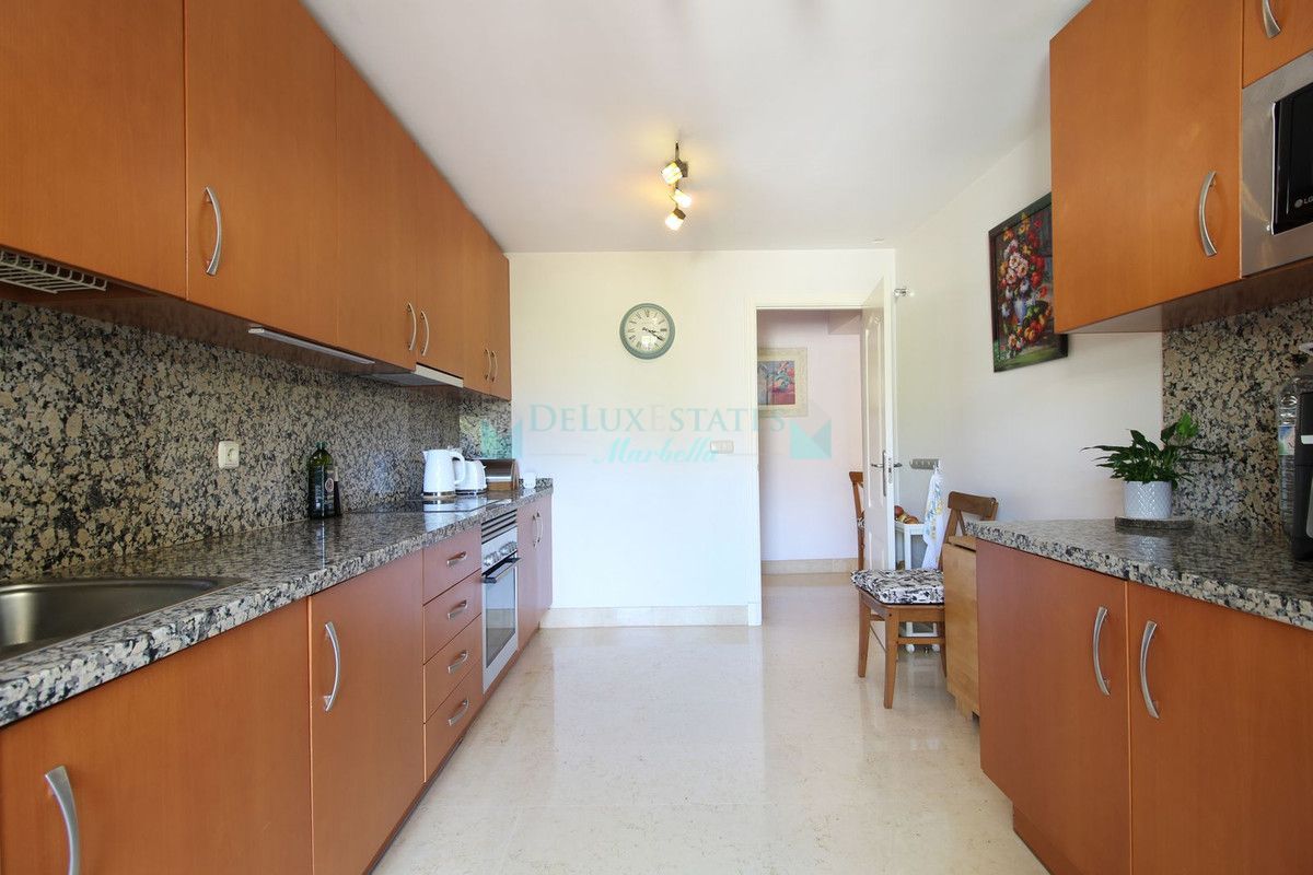 Ground Floor Apartment for sale in Benahavis