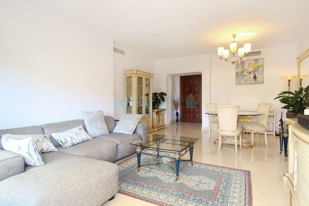 Ground Floor Apartment for sale in Benahavis