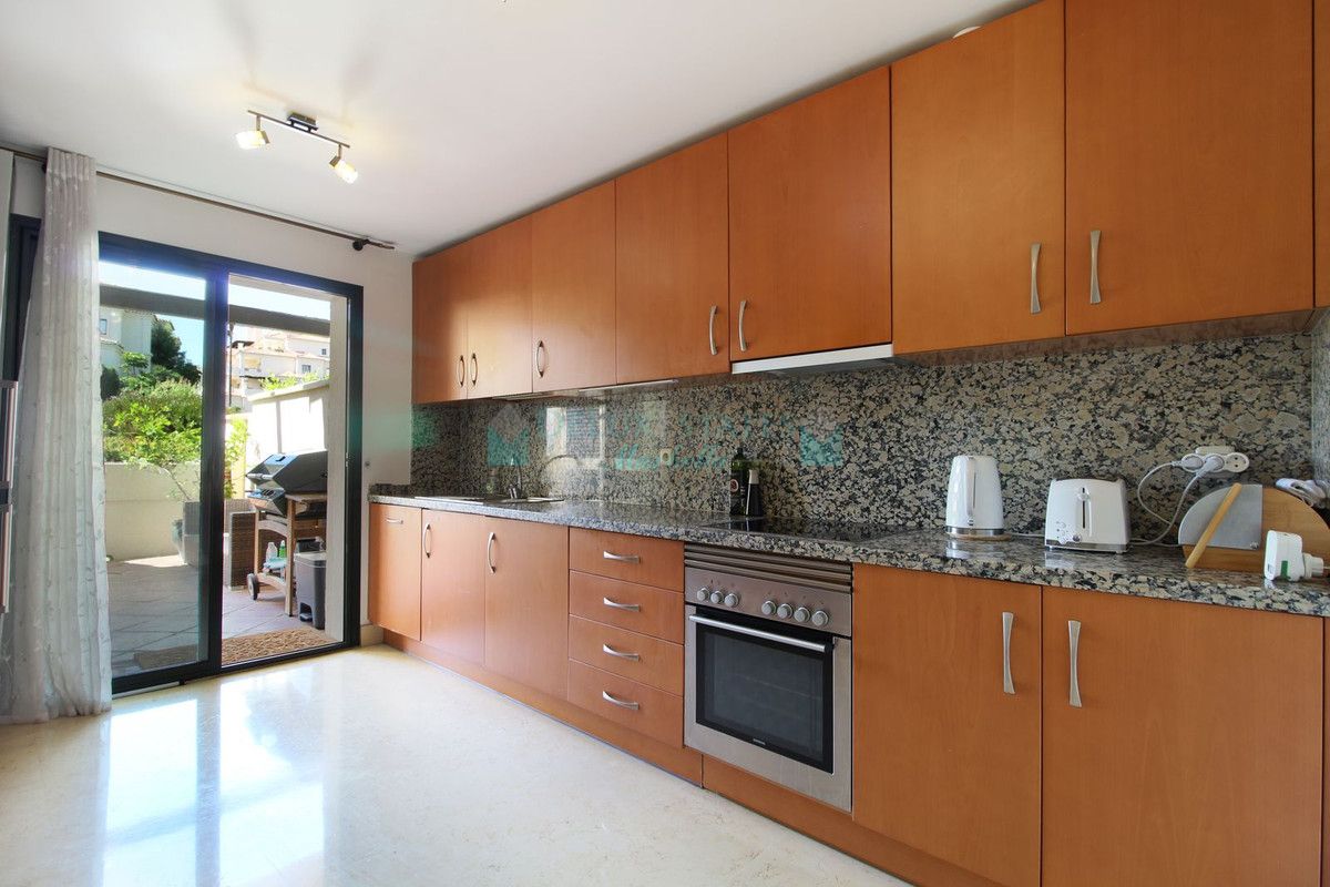 Ground Floor Apartment for sale in Benahavis