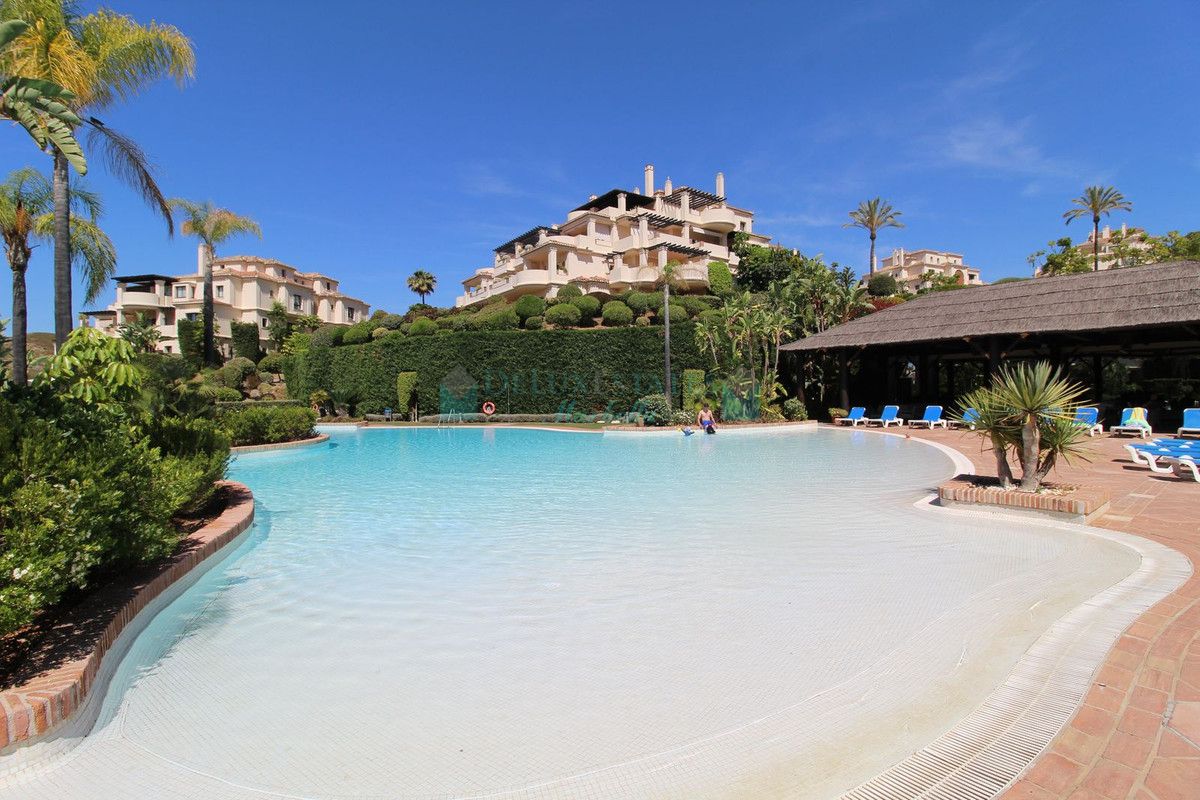 Ground Floor Apartment for sale in Benahavis