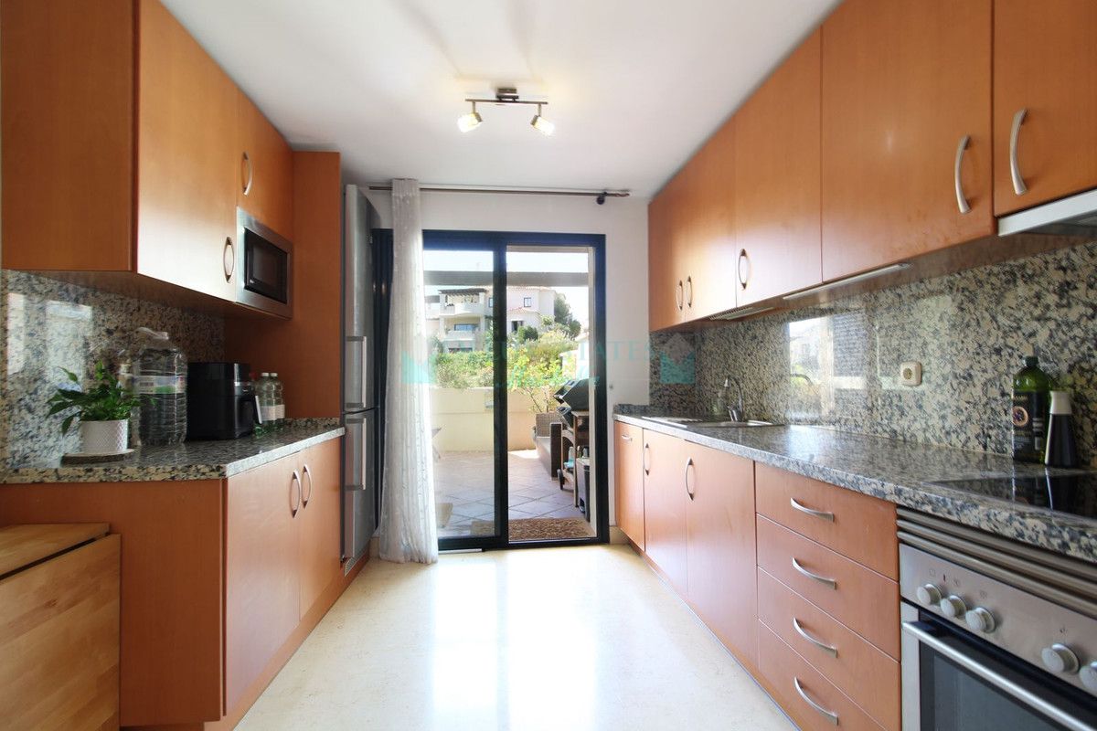 Ground Floor Apartment for sale in Benahavis
