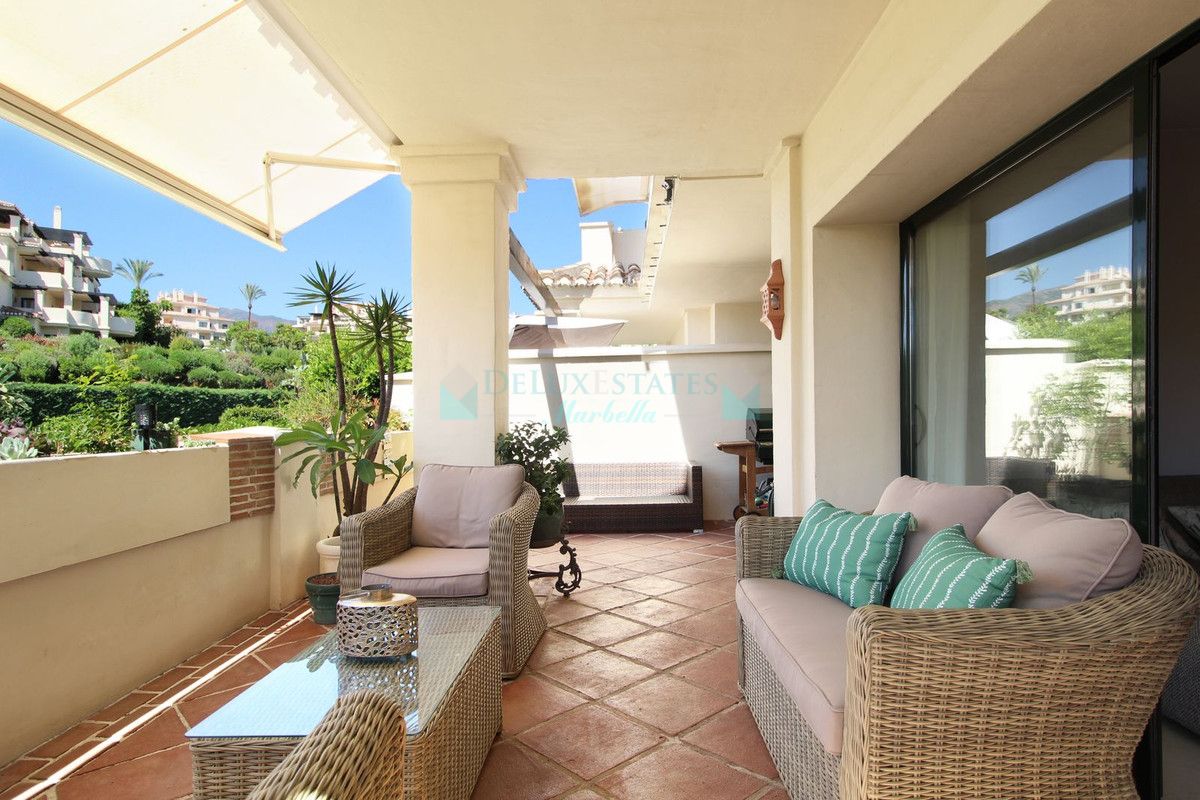 Ground Floor Apartment for sale in Benahavis