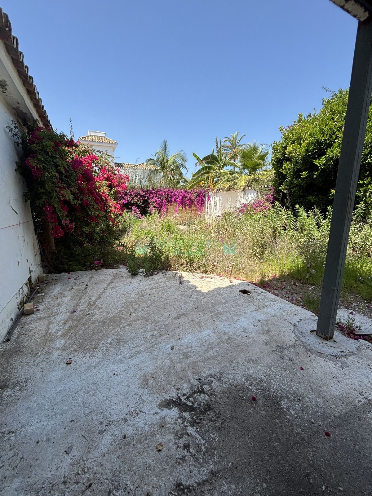 Villa for sale in New Golden Mile, Estepona