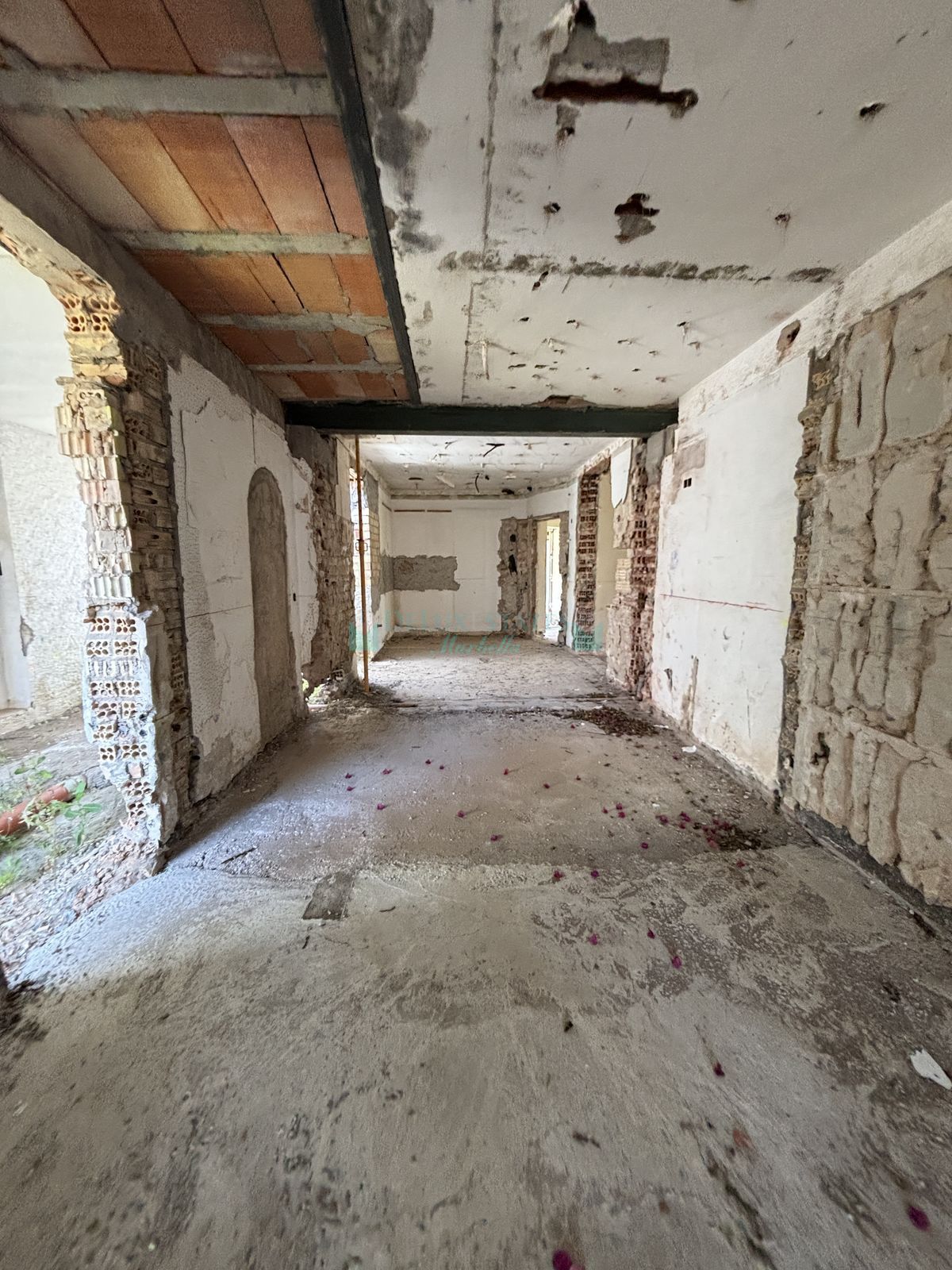 Villa for sale in New Golden Mile, Estepona