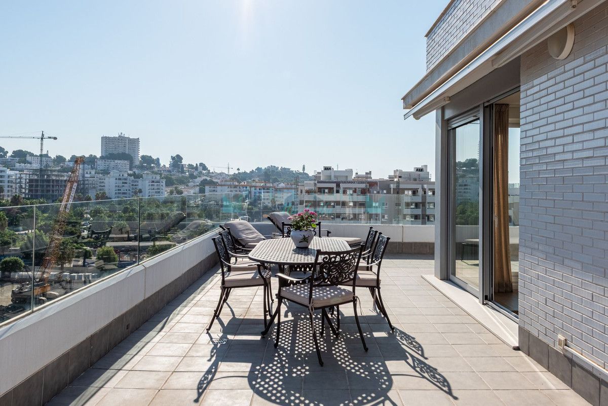 Penthouse for sale in Nueva Andalucia