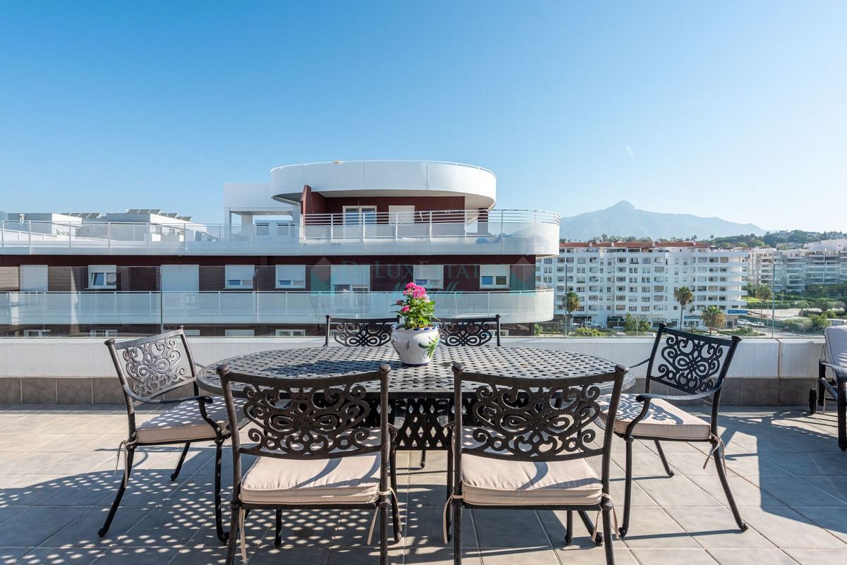 Penthouse for sale in Nueva Andalucia