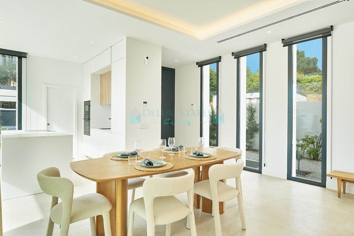 Villa for sale in Estepona