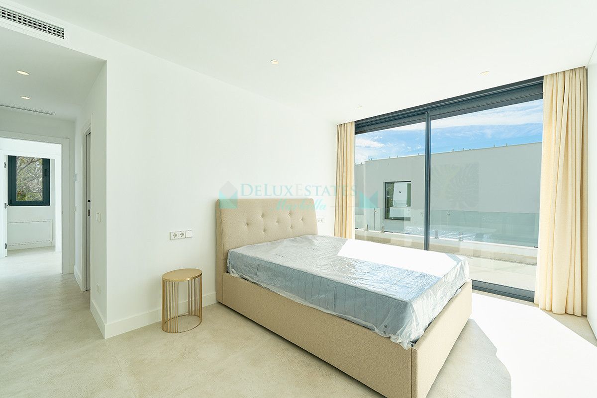 Villa for sale in Estepona