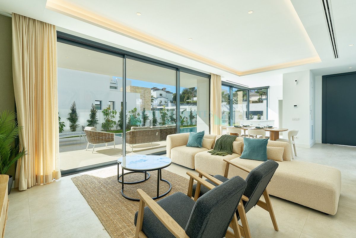 Villa for sale in Estepona