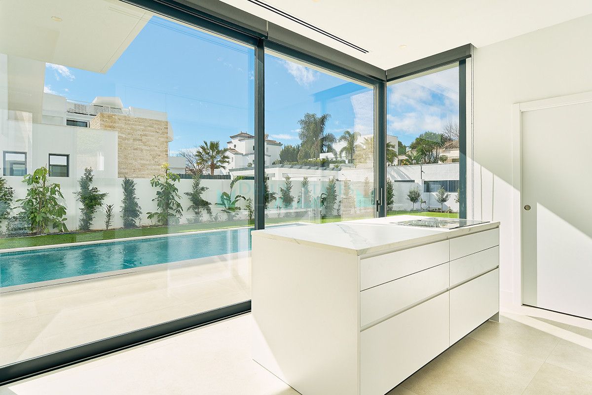 Villa for sale in Estepona