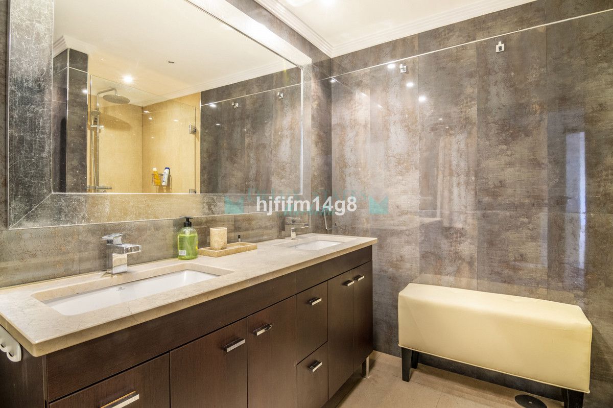 Apartment for sale in Nueva Andalucia