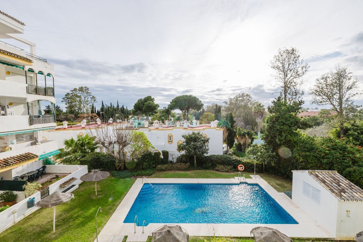 Apartamento en venta en Artola, Marbella Este