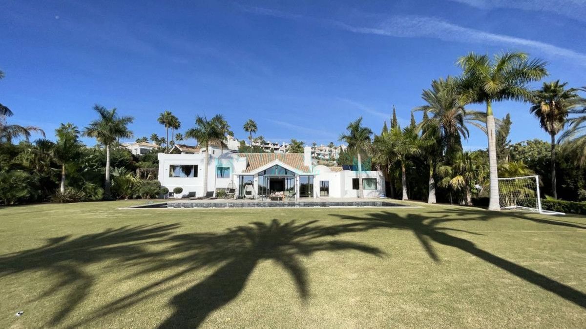 Villa for sale in Benahavis