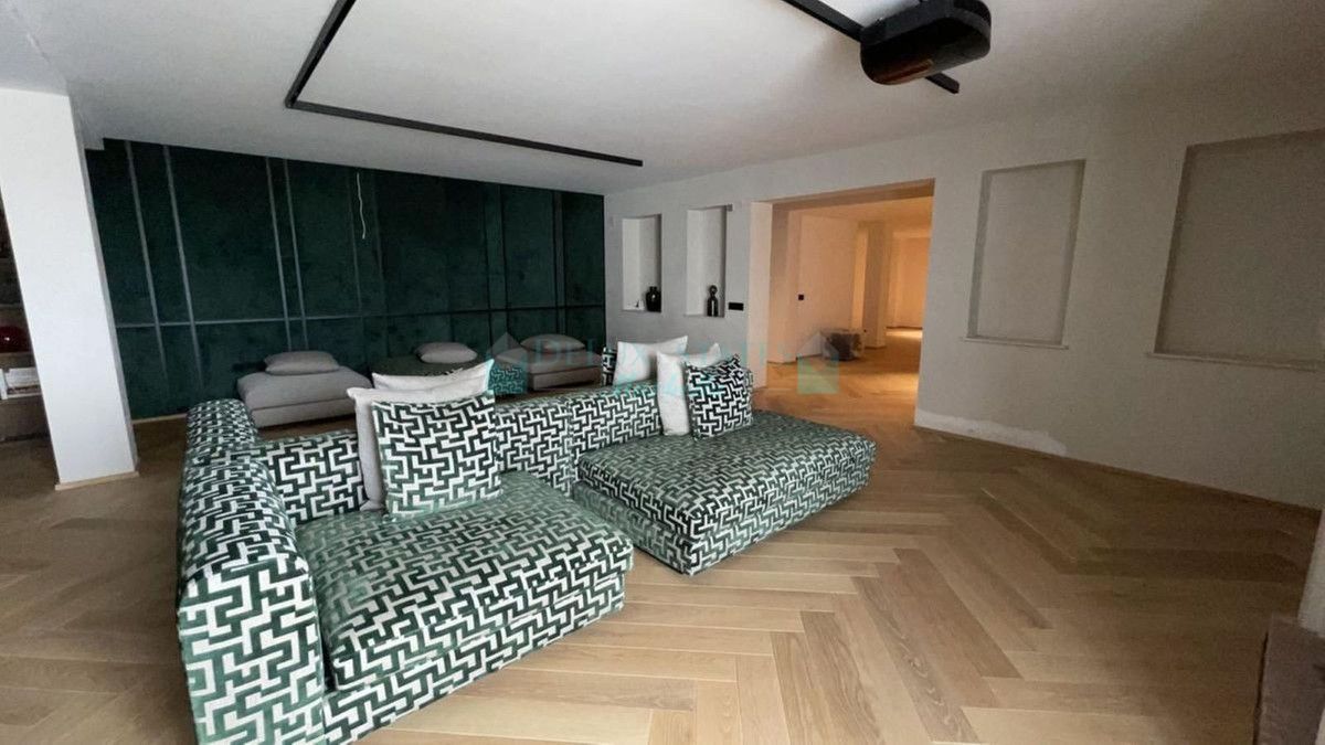 Villa for sale in Benahavis