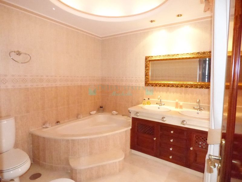 Town House for rent in Marbella