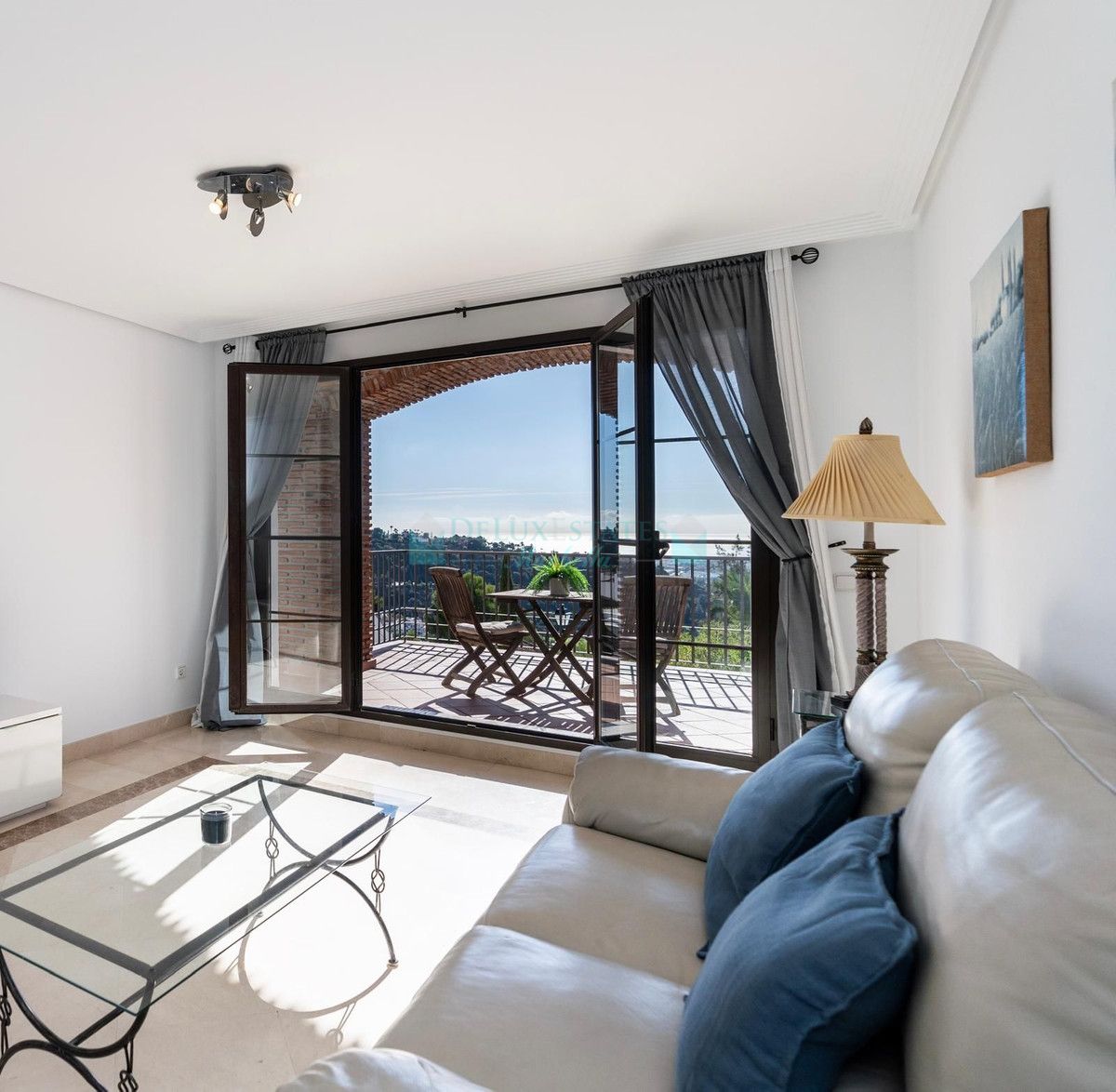 Apartment for sale in Los Arqueros, Benahavis
