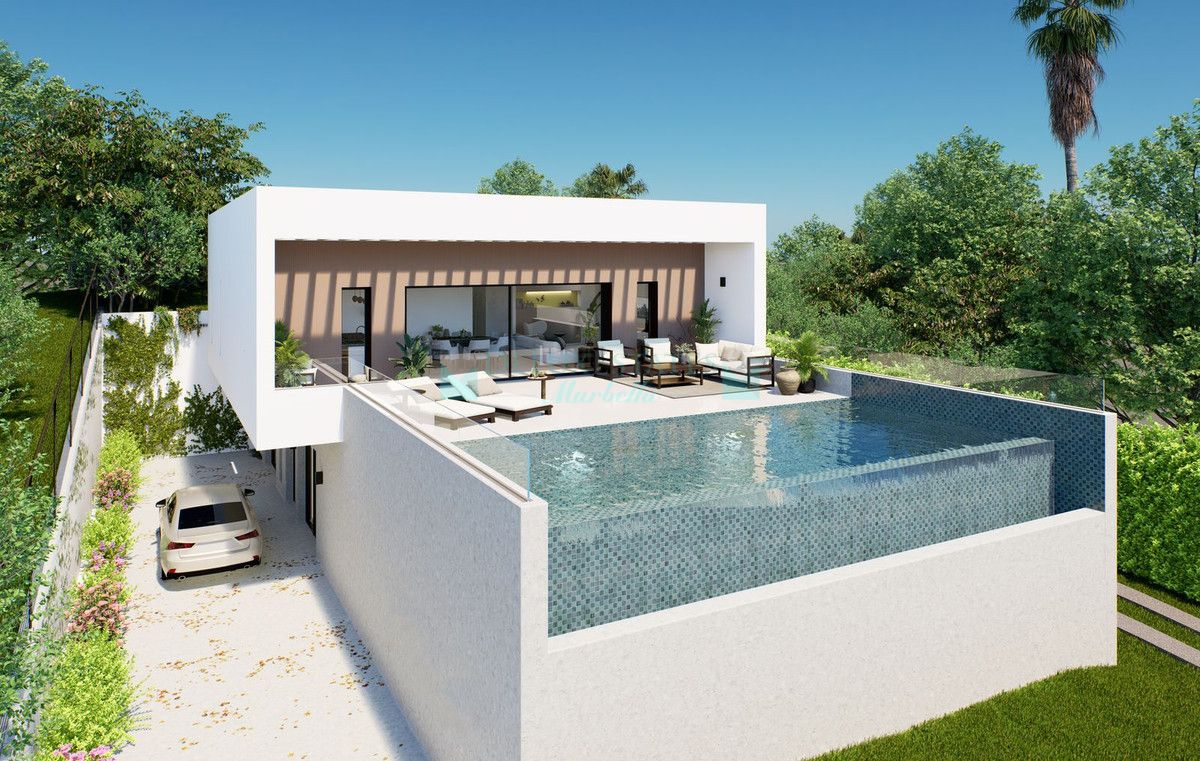 Villa for sale in Valle Romano, Estepona