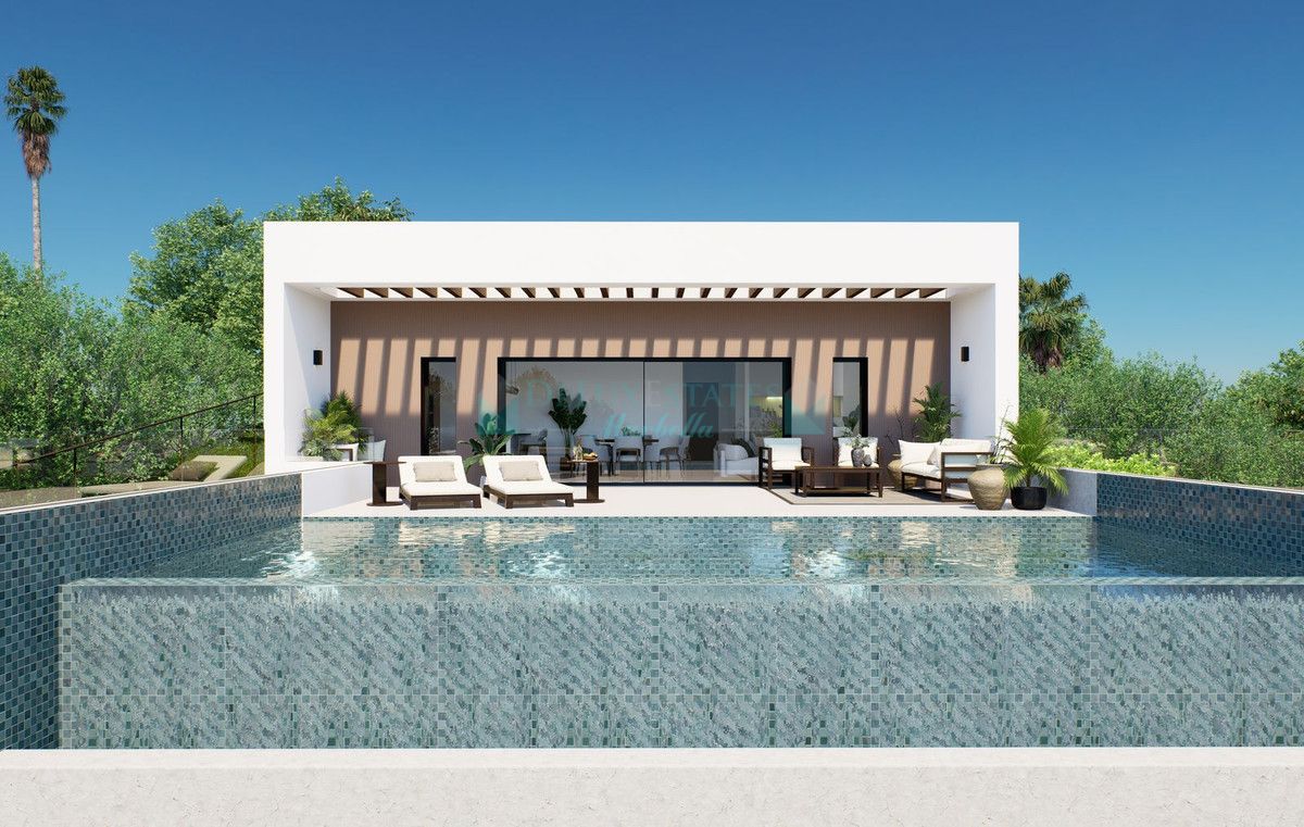 Villa for sale in Valle Romano, Estepona