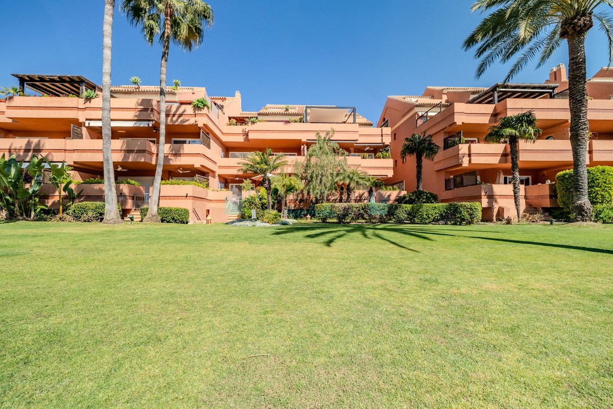 Ground Floor Apartment for sale in Marbella - Puerto Banus