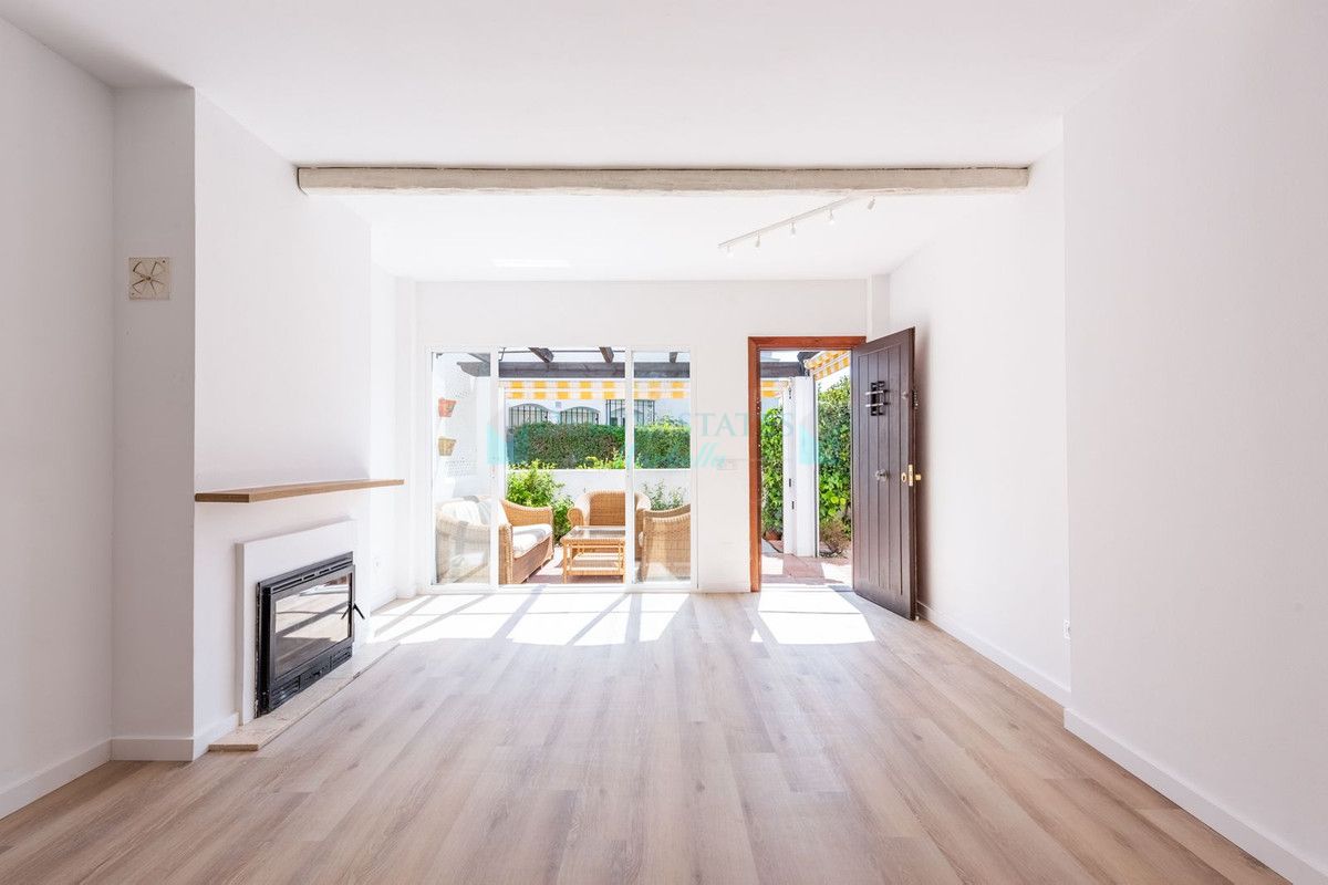 Ground Floor Apartment for sale in Benamara, Estepona