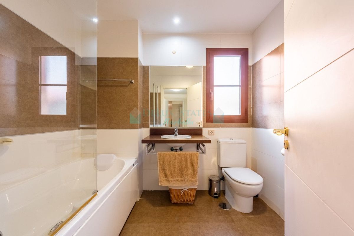 Apartment for sale in Benahavis