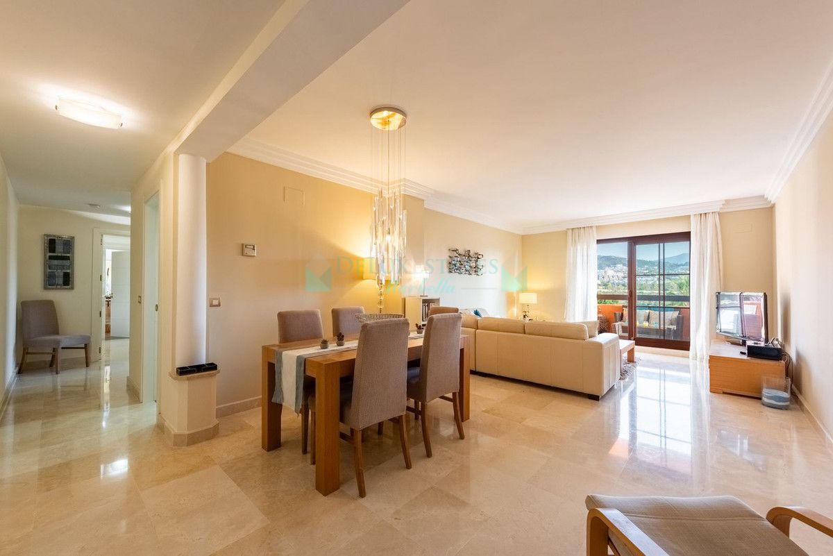 Apartment for sale in Benahavis