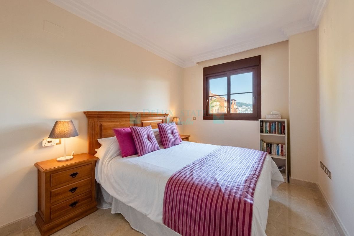 Apartment for sale in Benahavis
