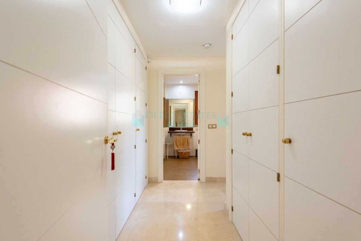 Apartment for sale in Benahavis