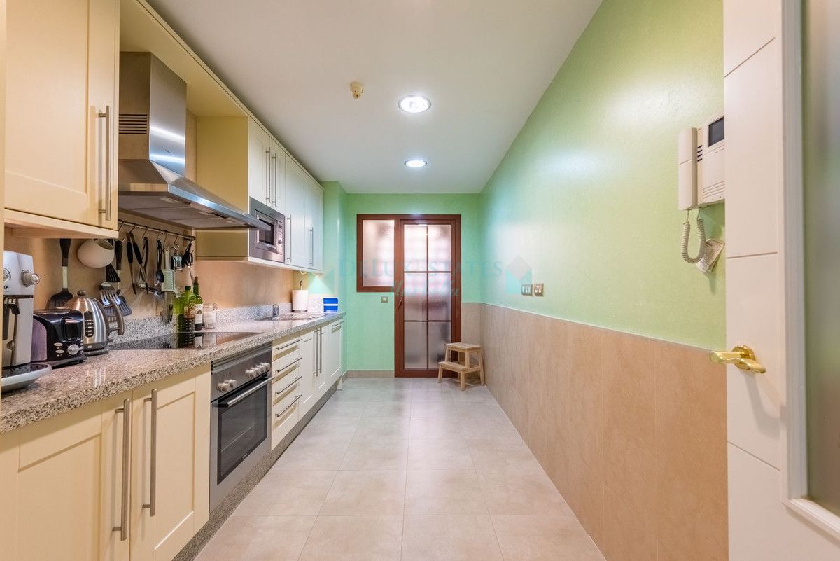 Apartment for sale in Benahavis