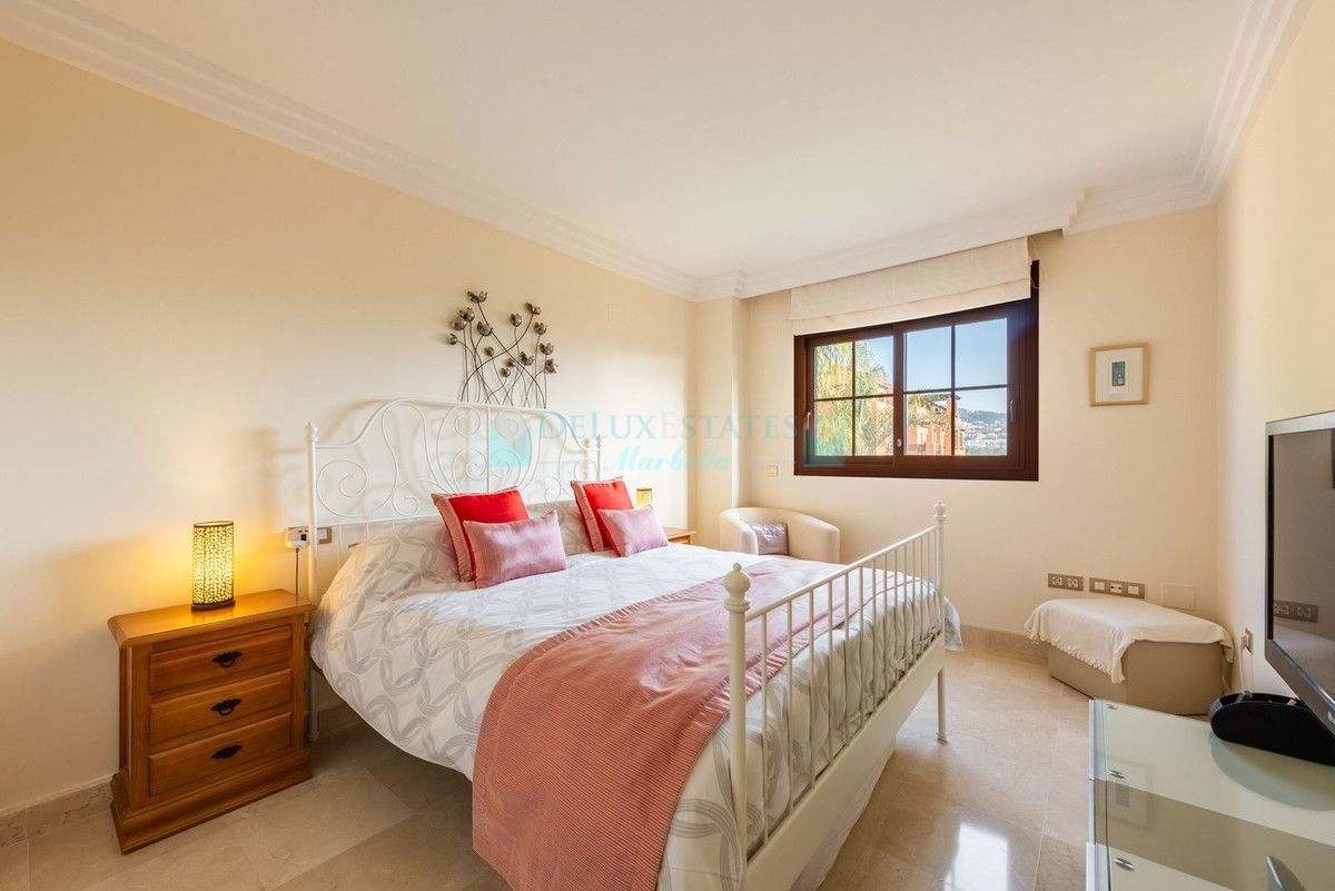 Apartment for sale in Benahavis