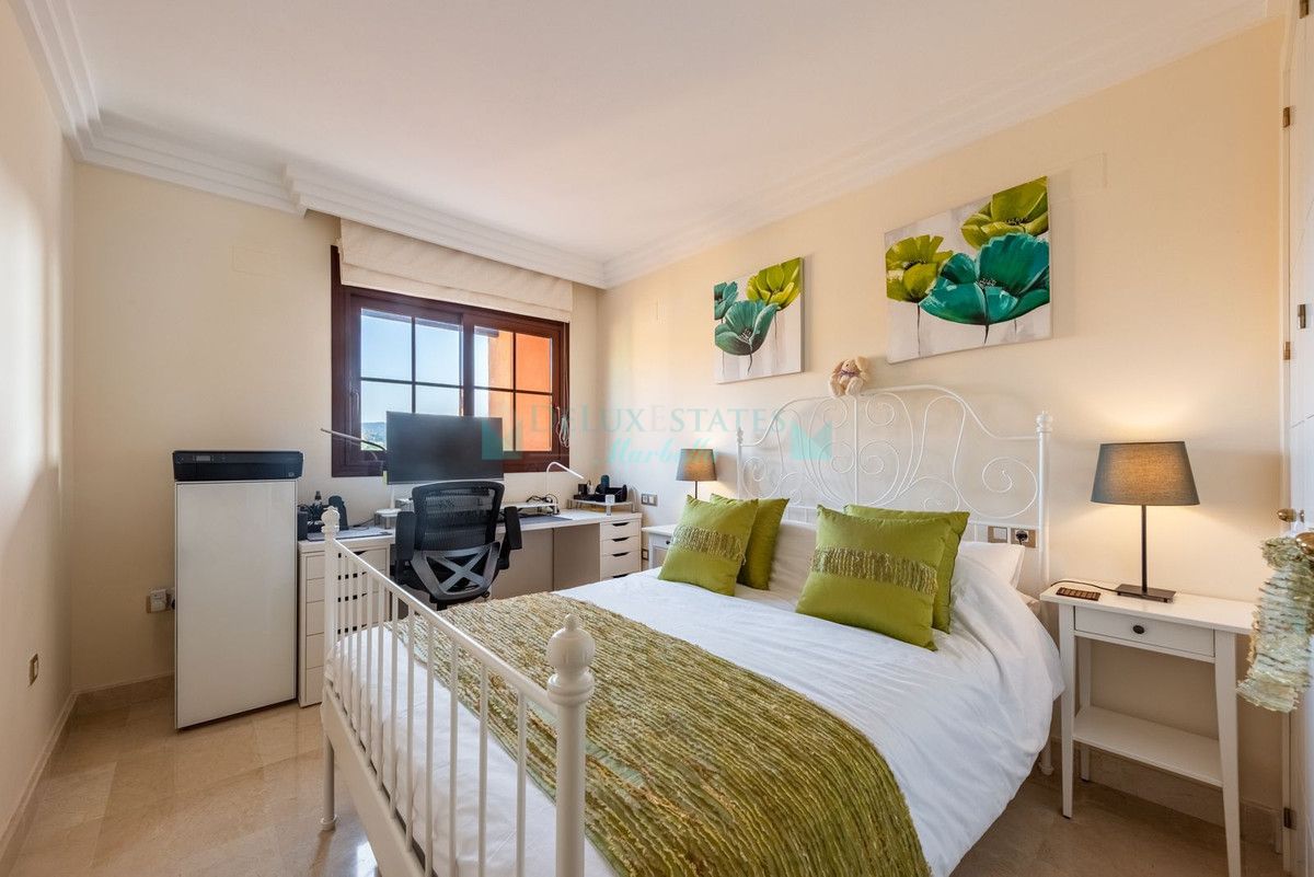 Apartment for sale in Benahavis