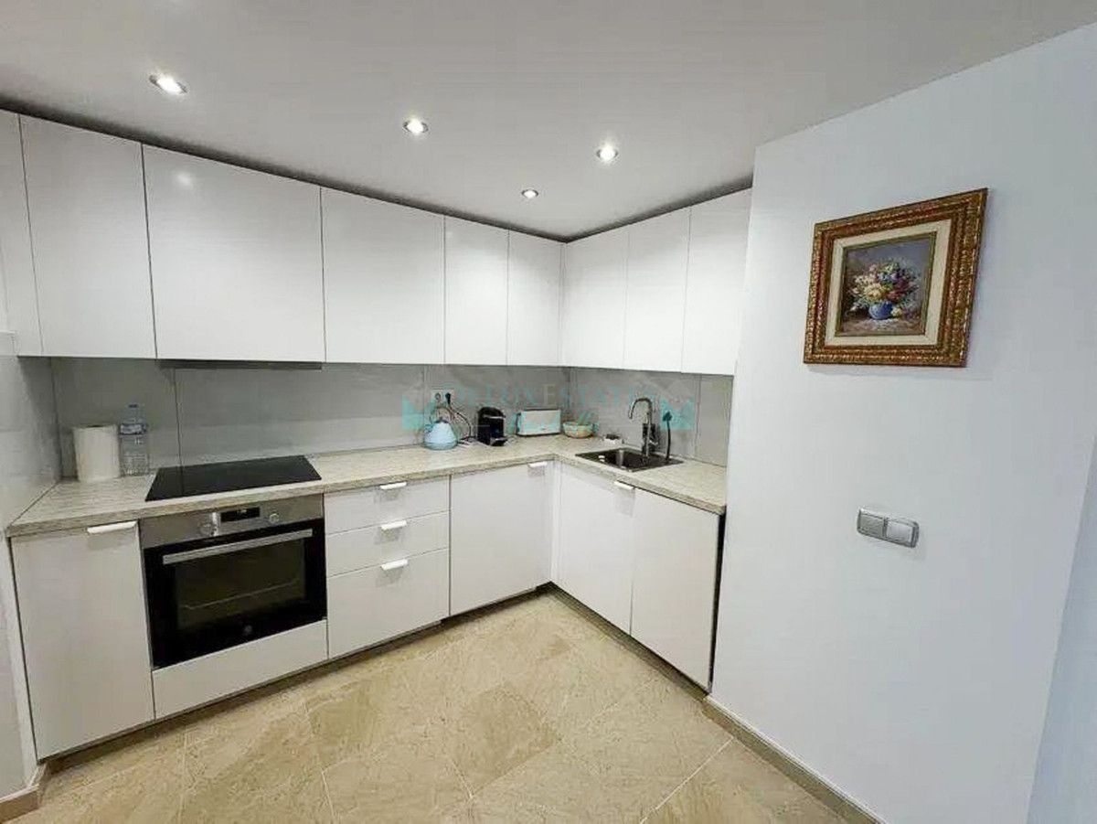 Ground Floor Apartment for sale in Benahavis