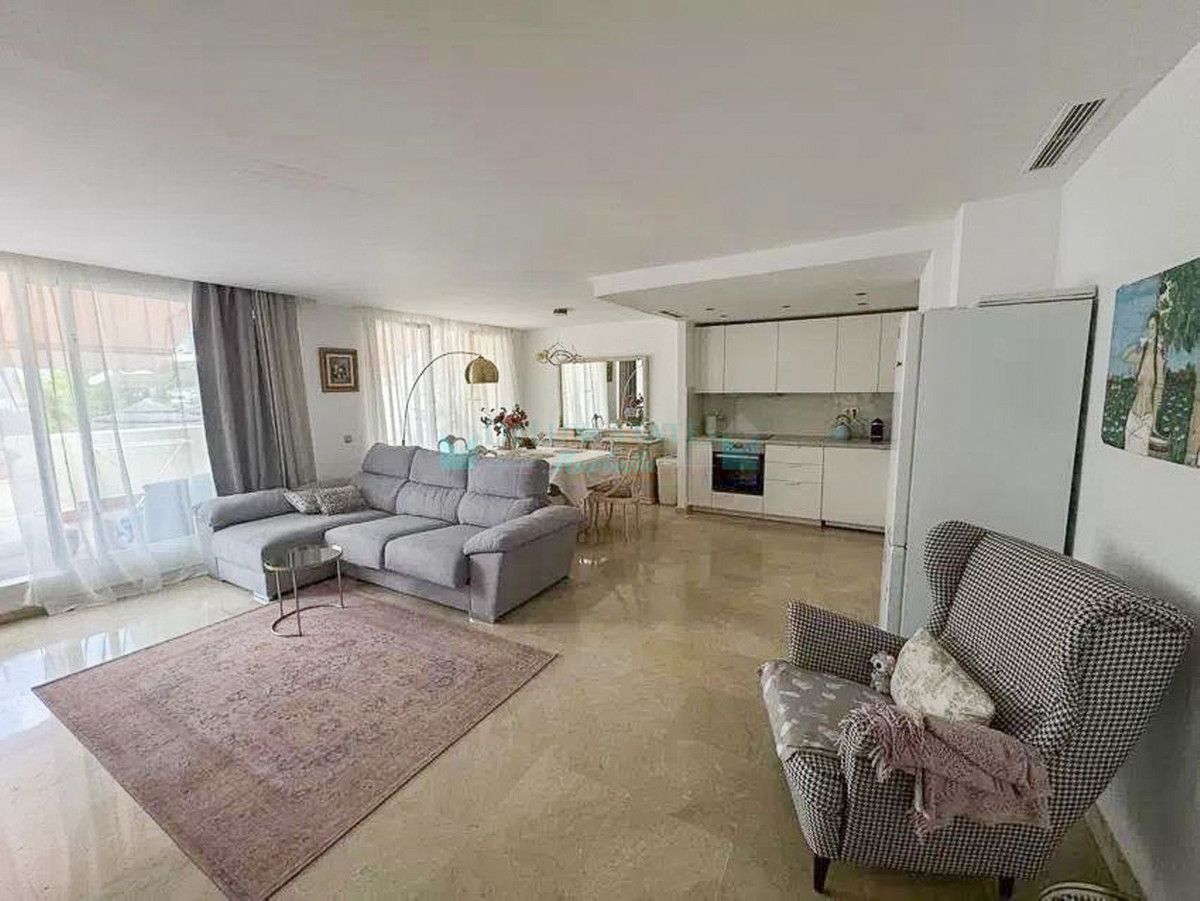 Ground Floor Apartment for sale in Benahavis